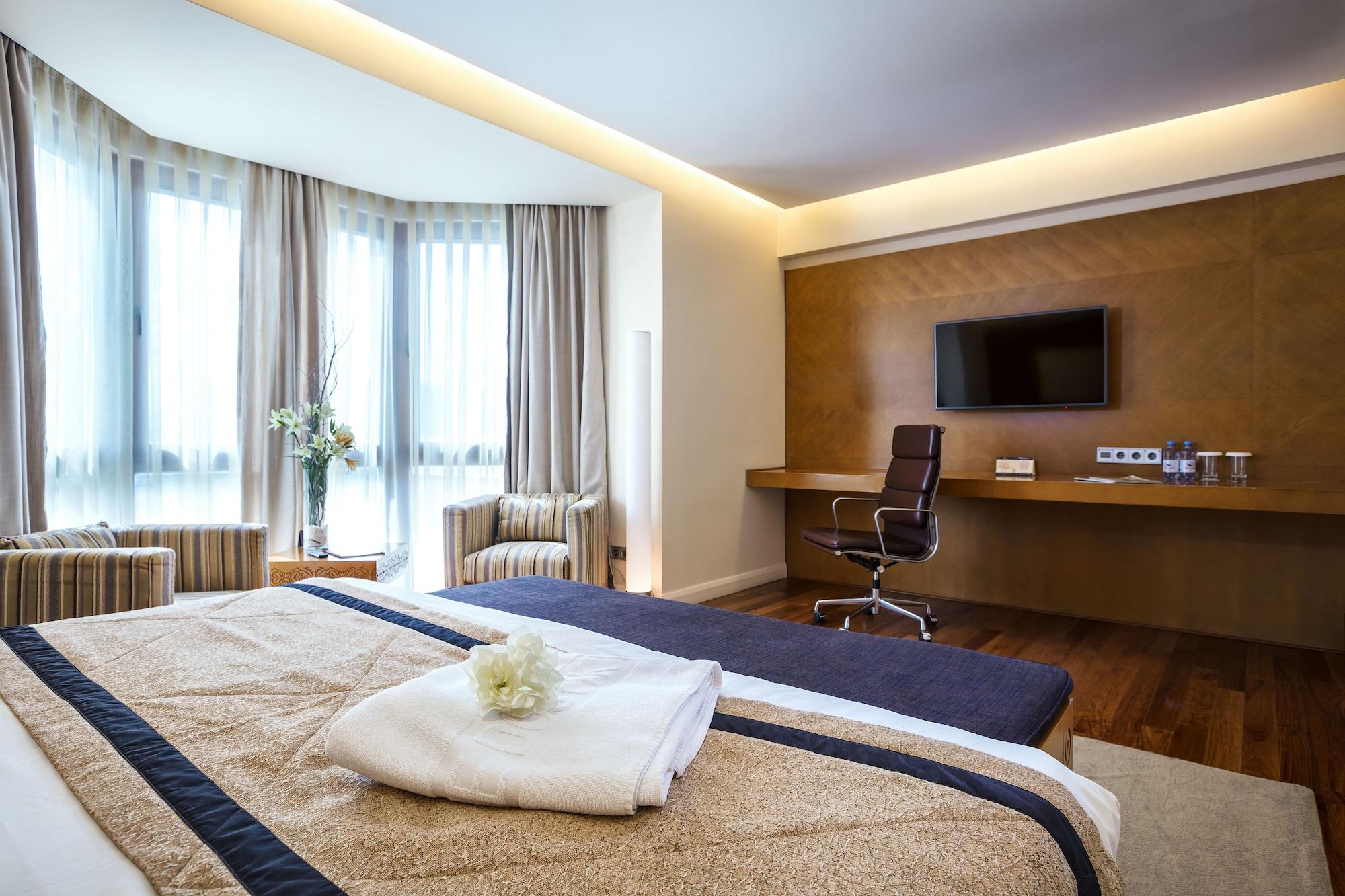 The Dostyk Hotel Almaty Exterior foto