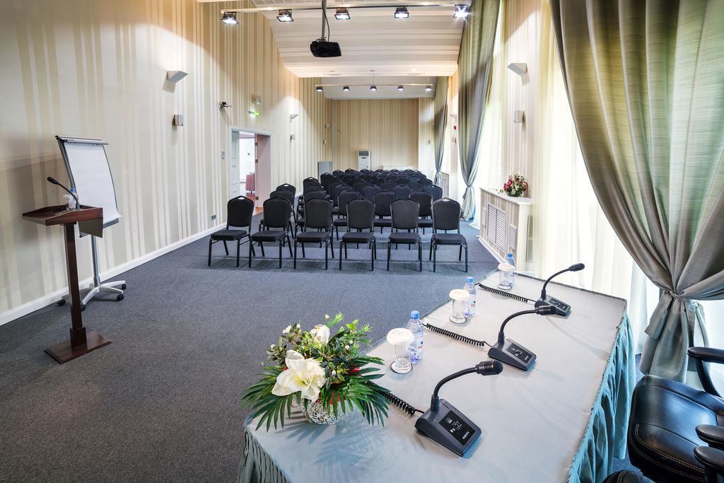 The Dostyk Hotel Almaty Exterior foto