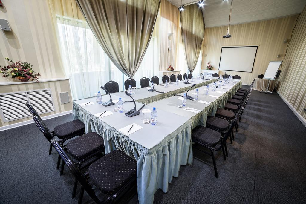 The Dostyk Hotel Almaty Exterior foto